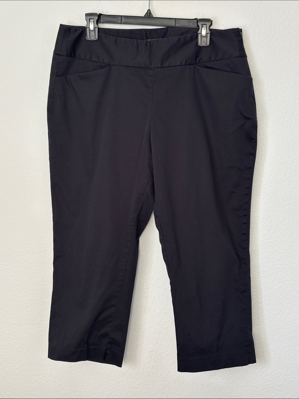 Coldwater Creek Black Pull-On Side Zipper Capri Pants Pockets Cotton Classic